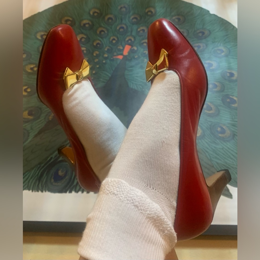Women’s Vintage 80’s Nina Ricci Red Pump Heels with Gold Bow
Size 6